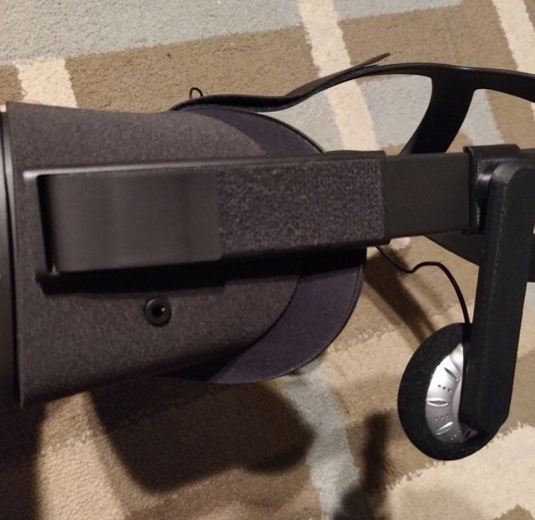 Headphone Holder Designed To Fit The Oculus QUEST 2 VR headset with an ELITE strap, Koss Porta Pro, and Koss KSC75 Headphones